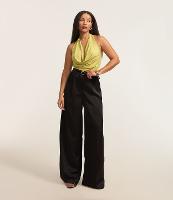 Calça Pantalona em Alfaiataria com Cinto e Pregas Frontais - 2