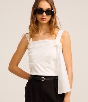 Blusa com Sobreposição e Laço Lateral