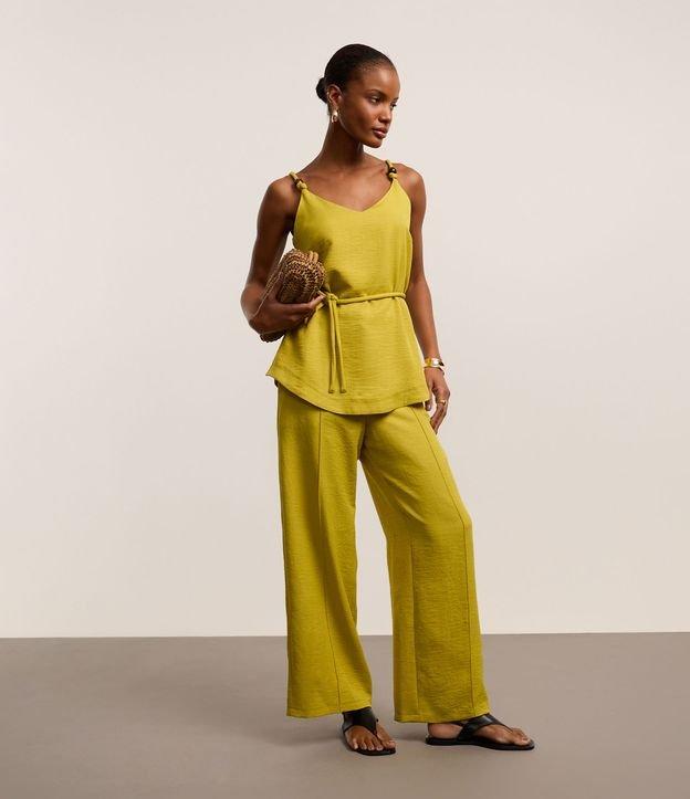 Calça Reta Texturizada em Crepe com Botões Duplos e Frisos - 1