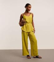 Calça Reta Texturizada em Crepe com Botões Duplos e Frisos - 1