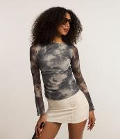 Blusa em Tule com Fruru e Estampa Manchadinha - 2