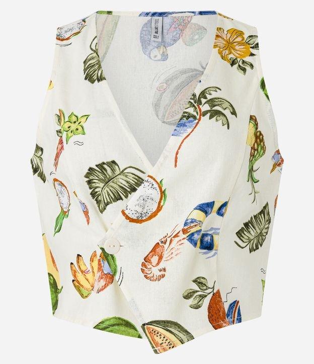 Colete Cropped em Viscose Transpassado com Estampa Tropical - 1