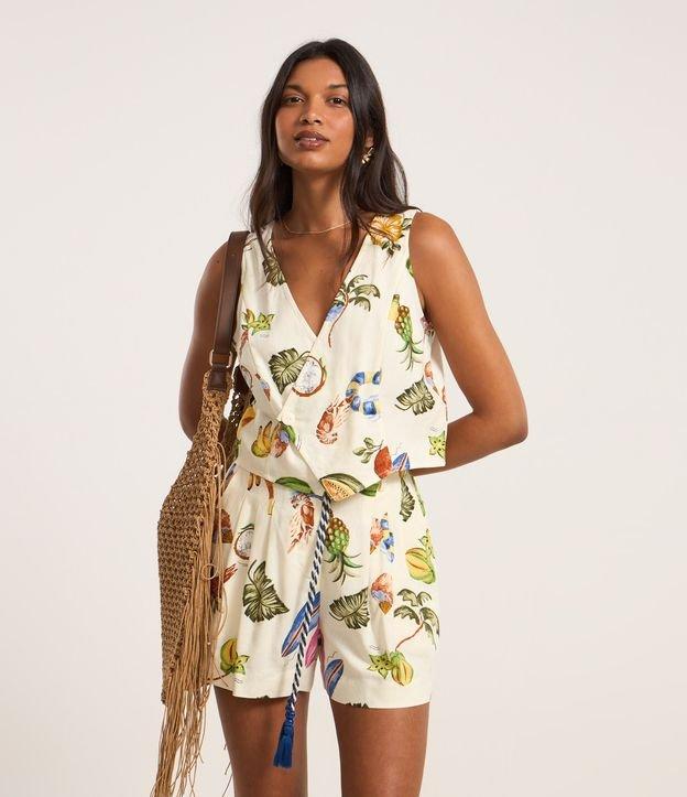 Colete Cropped em Viscose Transpassado com Estampa Tropical - 2
