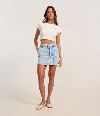 Saia Curta em Jeans com Lenço de Frutinhas e Cintura Alta