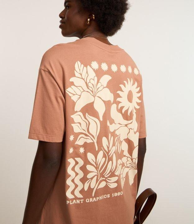 Camiseta Oversized em Algodão com Detalhe em Chenille e Estampa Botânica - 2