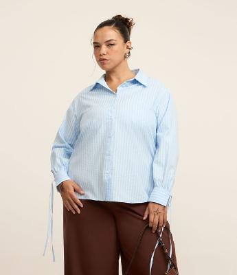 Camisa Listrada com Brilhos e Amarração no Punho Curve & Plus Size