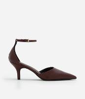 Sapato Scarpin com Bico e Salto Fino - 1