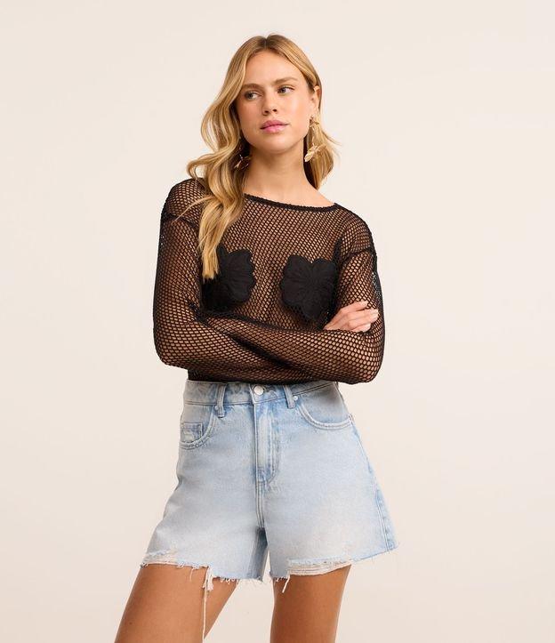 Blusa com Bordado Floral e Textura Quadriculada - 1