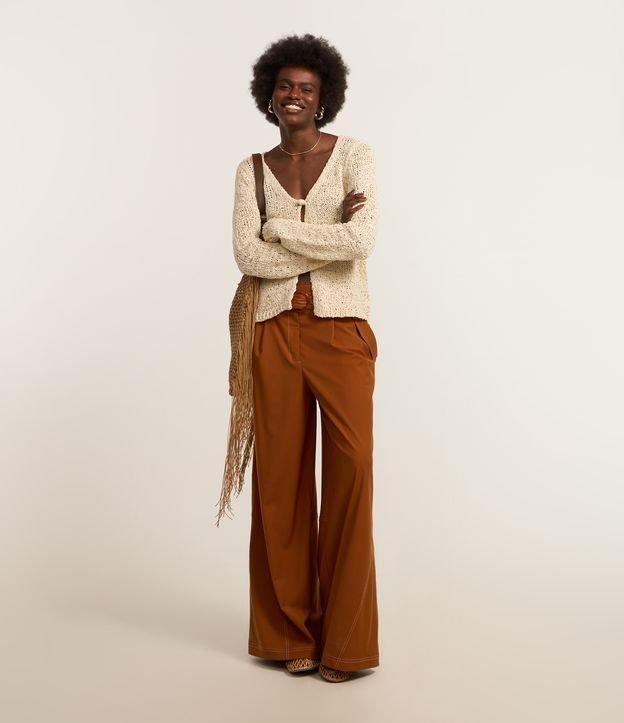 Calça Pantalona em Sarja com Pespontos Contrastantes Cinto e Fivela - 2