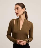 Blusa em Viscose com Decote V e Vazado no Ombro - 1