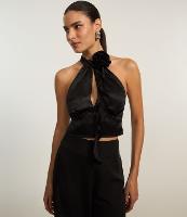 Blusa Curta Acetinada com Flor Aplicada no Decote - 2