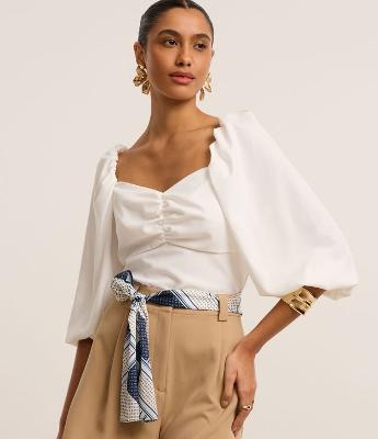 Blusa em Crepe com Decote Coração e Manga Ampla