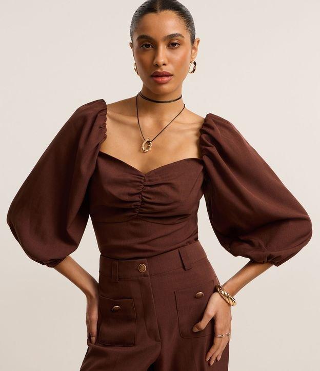 Blusa em Crepe com Decote Coração e Manga Ampla - 2