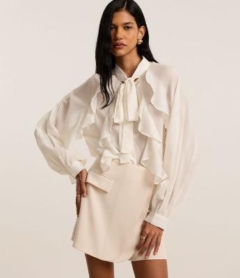 Camisa em Voal com Gola Laço e Babados Jabô