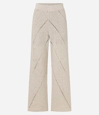 Calça Reta Cintura Média em Tricô com Vazados Diagonais