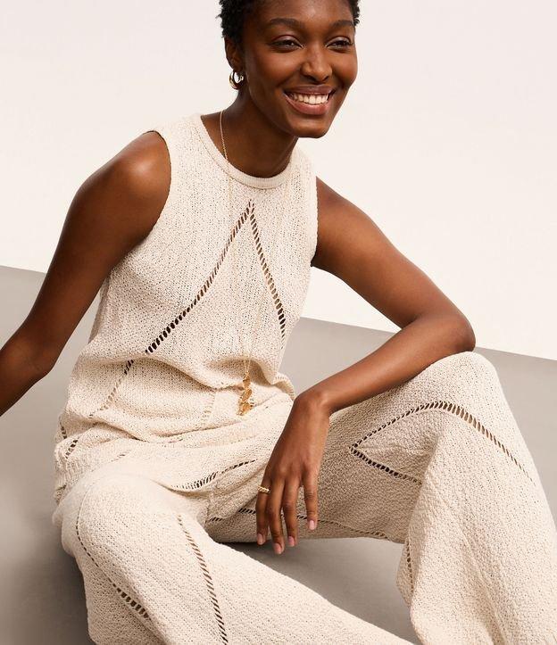 Calça Reta Cintura Média em Tricô com Vazados Diagonais - 2