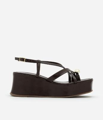 Sandália Flatform com Dedeira e Detalhe Bold