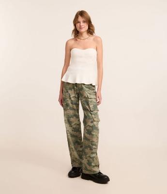 Calça Wide Leg com Cintura Baixa e Estampa Camuflada