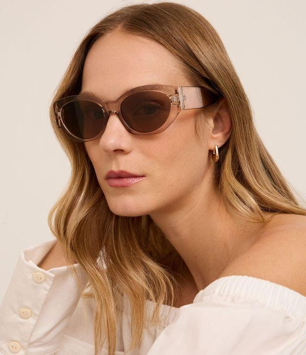 Óculos de Sol Geométrico Arredondado Translúcido com Lente Marrom Total - 1