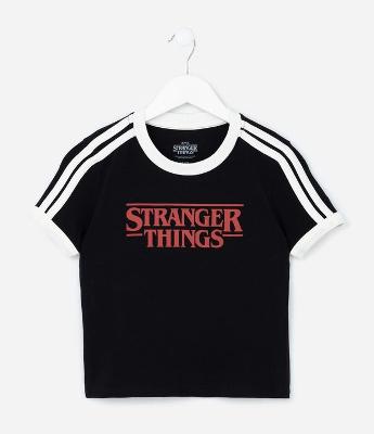 Camiseta Infantil com Estampa Lettering Stranger Things - Tam 5 A 14 Anos