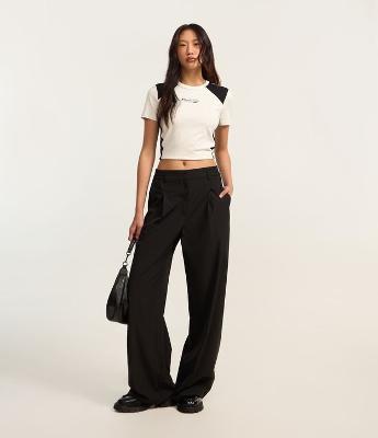 Calça Reta Alfaiatada com Passantes e Elástico no Cós