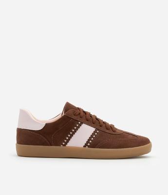 Tênis Chuteira com Detalhes de Coração