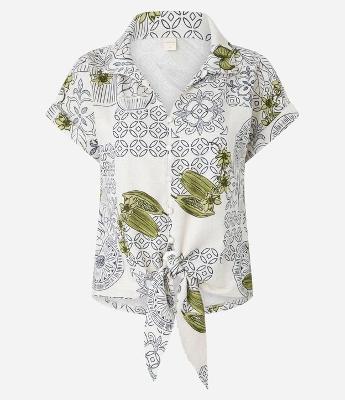 Blusa em Piquet com Amarração e Estampa Folhagem