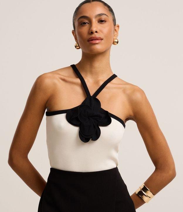 Blusa em Ribana com Flor de Tecido na Gola Halter - 1
