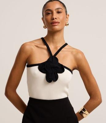 Blusa em Ribana com Flor de Tecido na Gola Halter