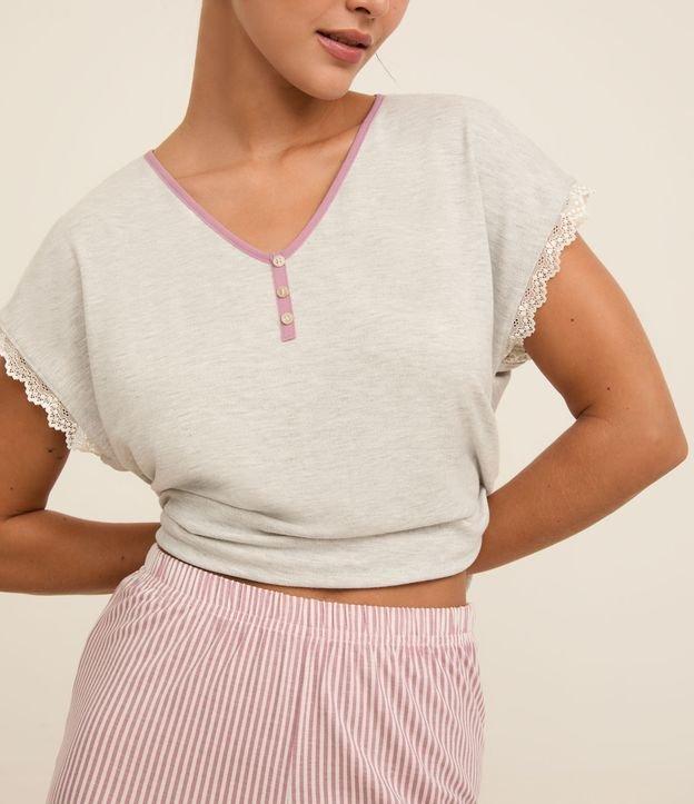 Pijama Short Doll em Viscose com Detalhe de Rendinha e Short Listrado - 3