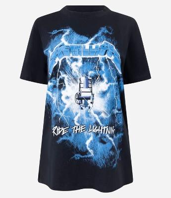 Camiseta Alongada em Algodão cm Estampa Banda Metallica