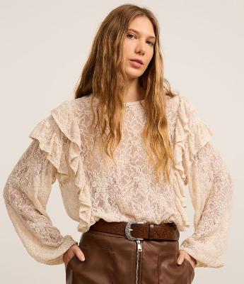 Blusa em Renda com Babados e Textura Floral
