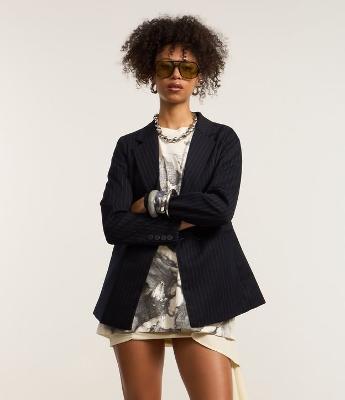 Blazer Alongado em Alfaiataria com Listras e Botões