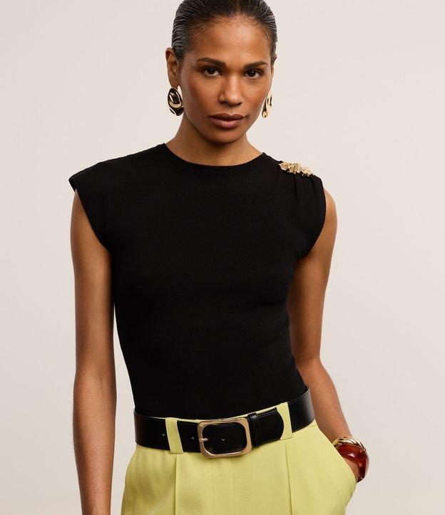 Blusa em Tricô com Ombreira e Aviamento Metalizado - 2
