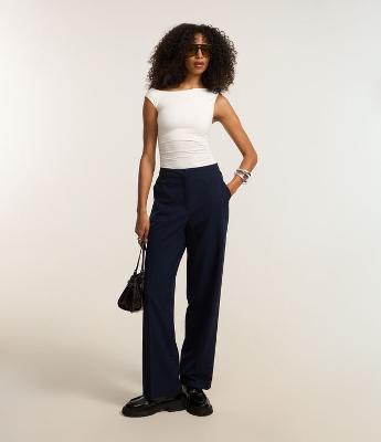 Calça Reta em Alfaiataria com Bolso Faca