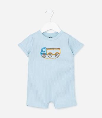 Macacão Infantil Canelado com Bordado Caminhão - Tam 0 a 18 Meses