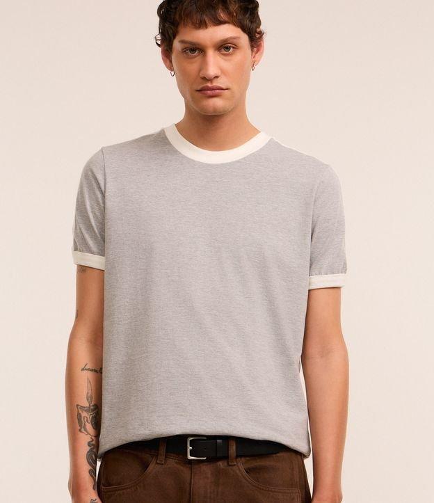 Camiseta Regular em Mesca com Listras nos Ombros e Viés Contrastante - 2