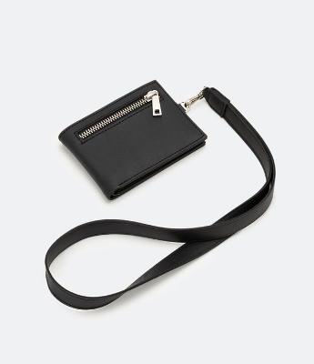 Carteira em Material Sintético com Alça Removível