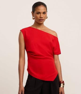 Blusa Alfaiatada com Decote Ombro Só