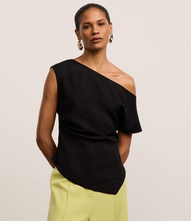 Blusa Alfaiatada com Decote Ombro Só - 1