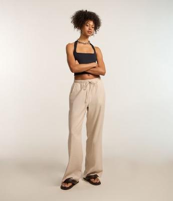 Calça Fuída em Viscolinho com Cós Elástico e Bolsos