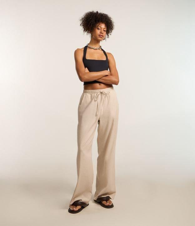 Calça Fuída em Viscolinho com Cós Elástico e Bolsos - 1