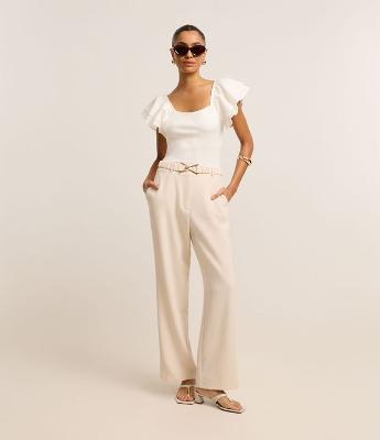 Calça Wide Leg Alfaiatada com Fivela Triângulo no Cinto Elástico