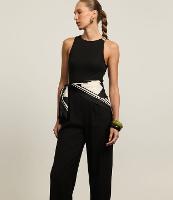 Macacão Canelado em Tricô com Detalhe Metalizado na Alça - 2