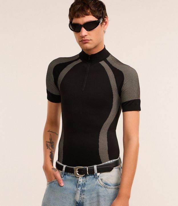 Camiseta Muscle Seamless com Estampa Abstrata e Gola com Zíper - 2