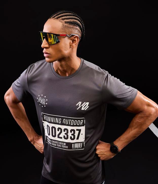 Camiseta Esportiva Regular com Tecnologia Dry e Estampa Corrida - 2