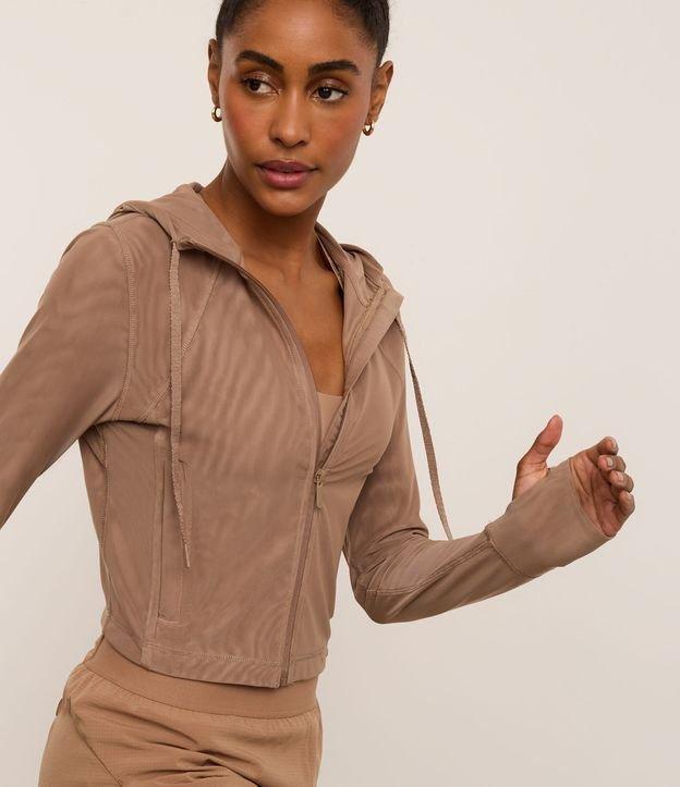 Jaqueta Esportiva em Microfibra com Capuz e Recorte em Tule - 1