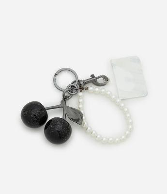 Chaveiro de Metal com Cereja e Pérolas Artificiais