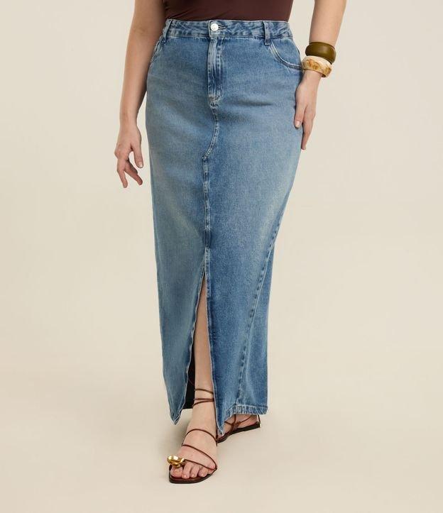 Saia Longa em Jeans com Fenda e Bolsos Curve & Plus Size - 3