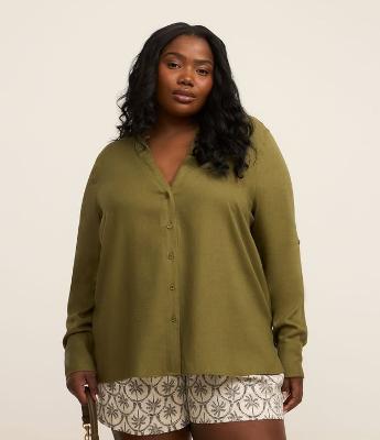 Camisa em Viscose e Linho com Gola Padre Curve & Plus Size
